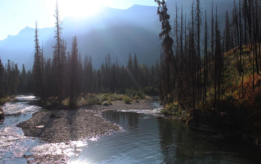 river with surrounding mountains